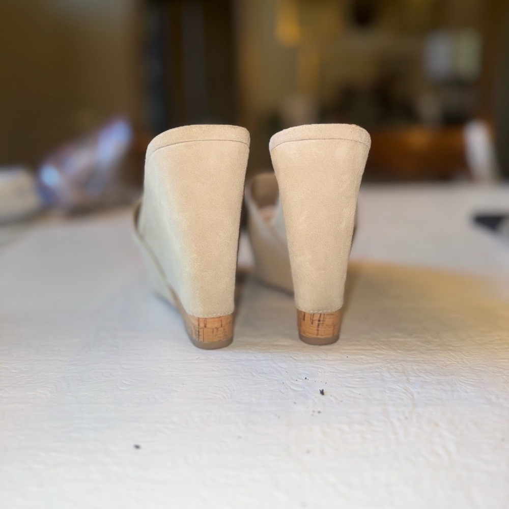 Bcbgeneration Light Gray Wedge Platform Sandals - image 4